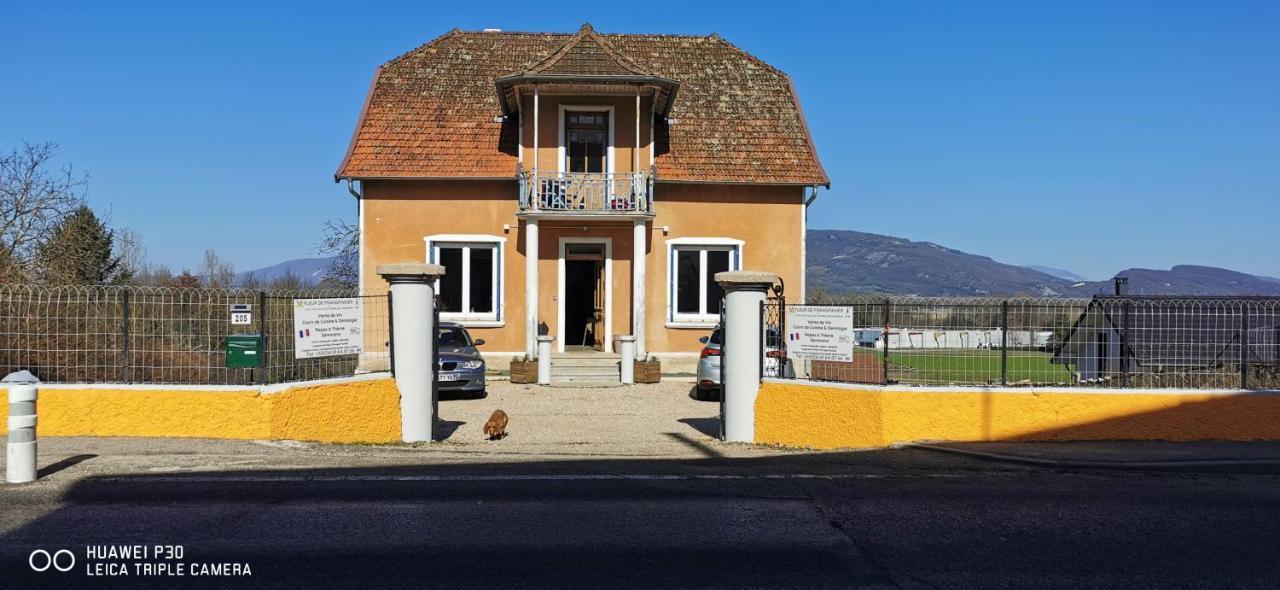 La Maison Fleur De Frangipanier Saint-Genix-sur-Guiers Ngoại thất bức ảnh